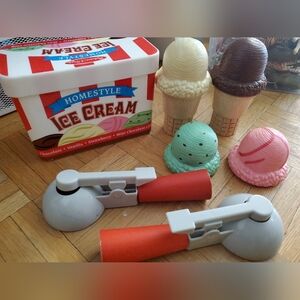 Melissa & Doug ice cream set